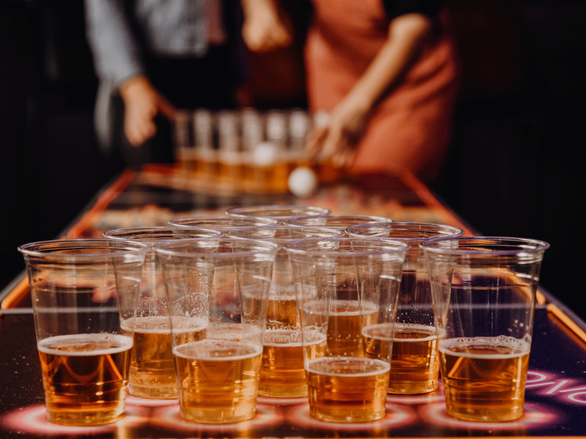 Trinkspiele zum drinnen spielen