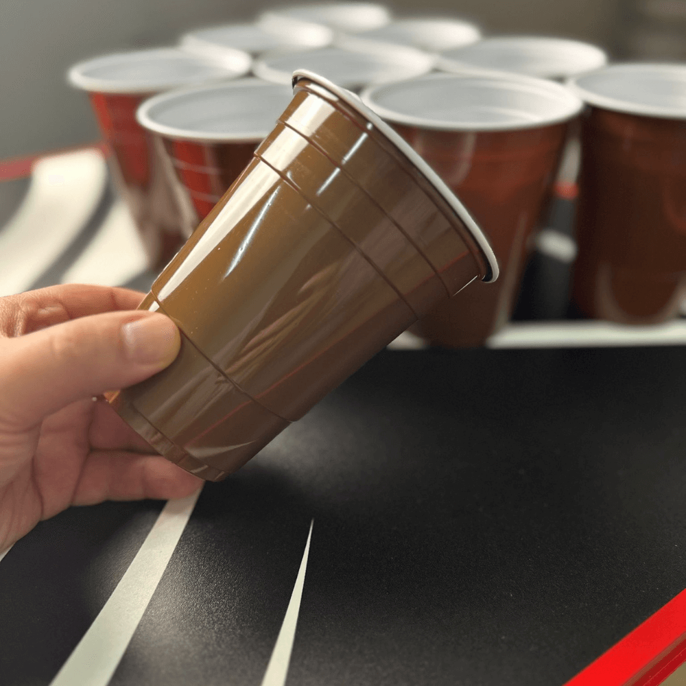 Brown Cups - braune Plastikbecher