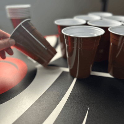 Brown Cups - braune Plastikbecher