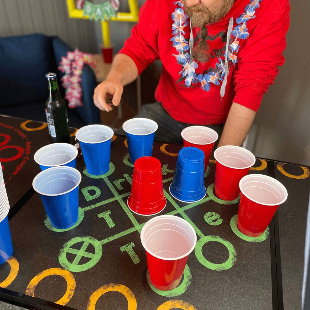 BEERBALLER® Multigame Beer Pong Tisch - 6 Partyspiele auf einem Bier-Pong  Tisch, Schwarzes Gestell, klappbar & Kratzfeste Oberfläche, Ballhalter  inkl 6 Bälle, Bierpong Tische