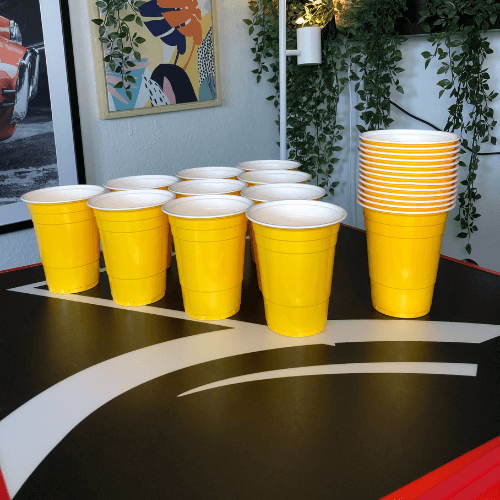 Yellow Cups - gelbe Plastikbecher