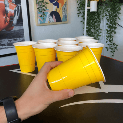 Yellow Cups - gelbe Plastikbecher